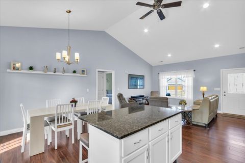 Tiny photo for 1611 E Vernon Drive, Urbana, IL 61802 (MLS # 12570434)