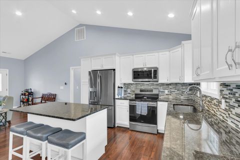 Tiny photo for 1611 E Vernon Drive, Urbana, IL 61802 (MLS # 12570434)