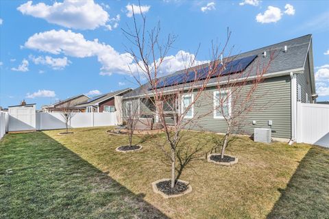 Tiny photo for 1611 E Vernon Drive, Urbana, IL 61802 (MLS # 12570434)