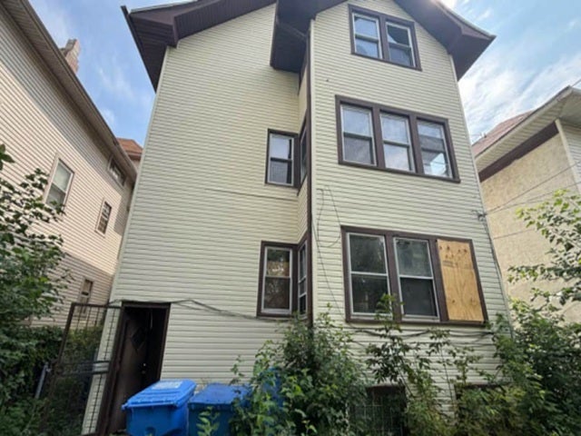 552 N Leclaire Avenue