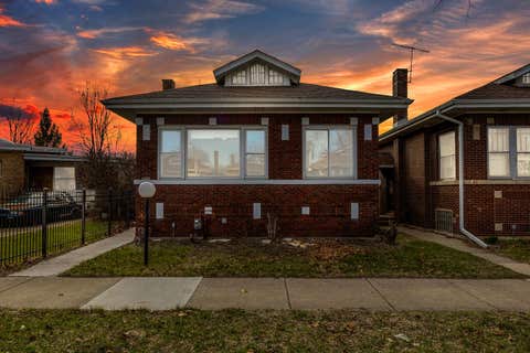 Tiny photo for 8406 S Oglesby Avenue, Chicago, IL 60617 (MLS # 12606057)