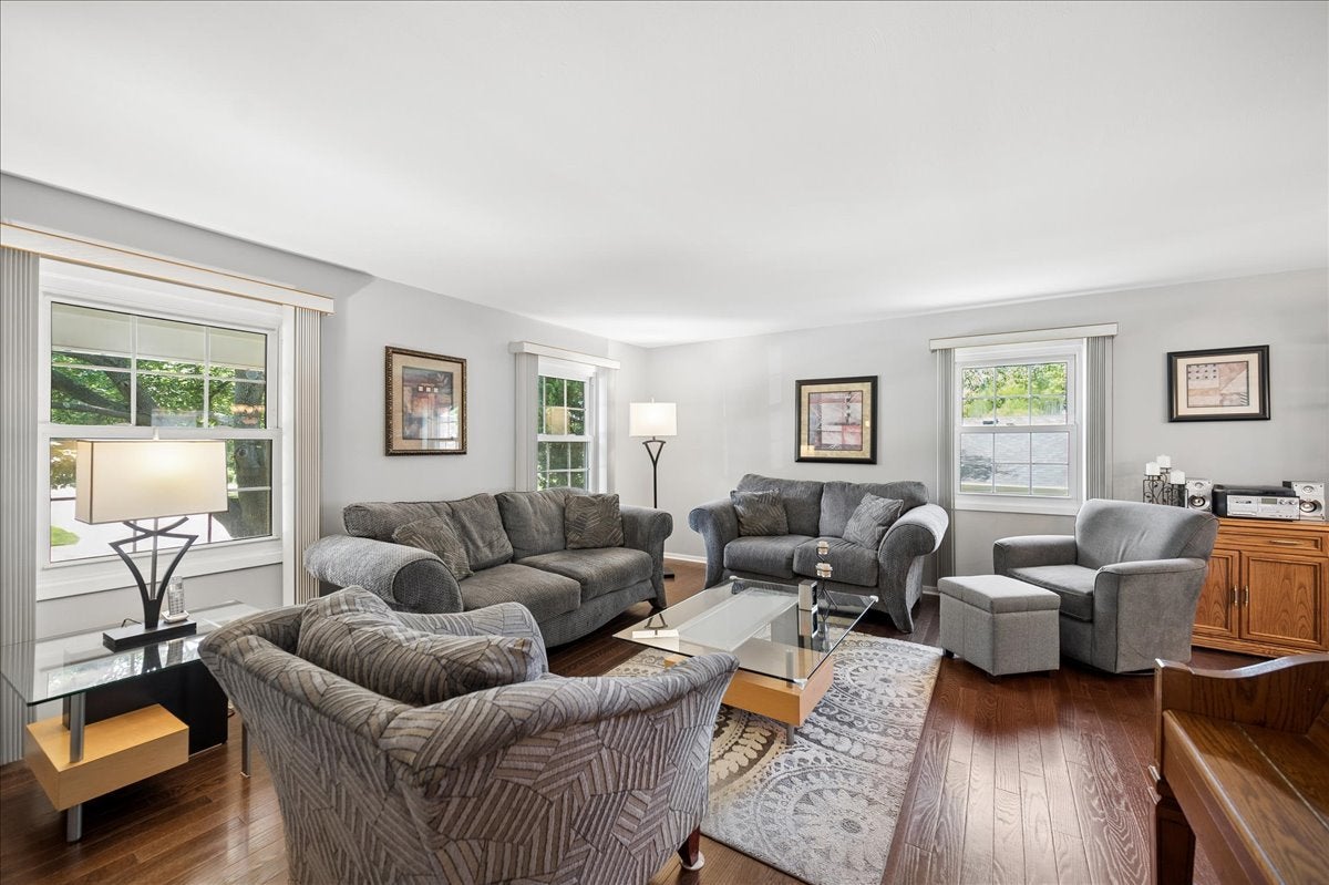 830 Woodhollow Lane