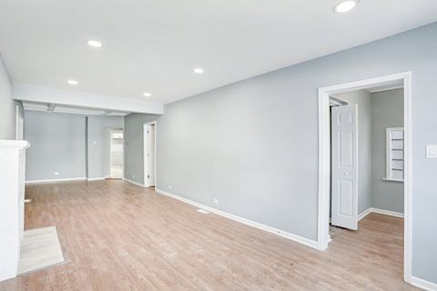 Tiny photo for 6954 S Prairie Avenue, Chicago, IL 60637 (MLS # 12528396)