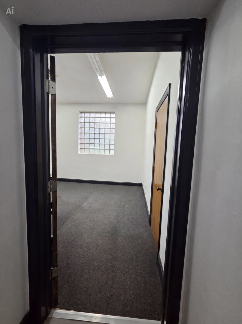 105 W Lincoln Highway 4