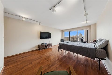 Tiny photo for 2020 N Lincoln Park West #14B, Chicago, IL 60614 (MLS # 12560044)