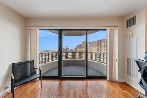 Tiny photo for 2020 N Lincoln Park West #14B, Chicago, IL 60614 (MLS # 12560044)