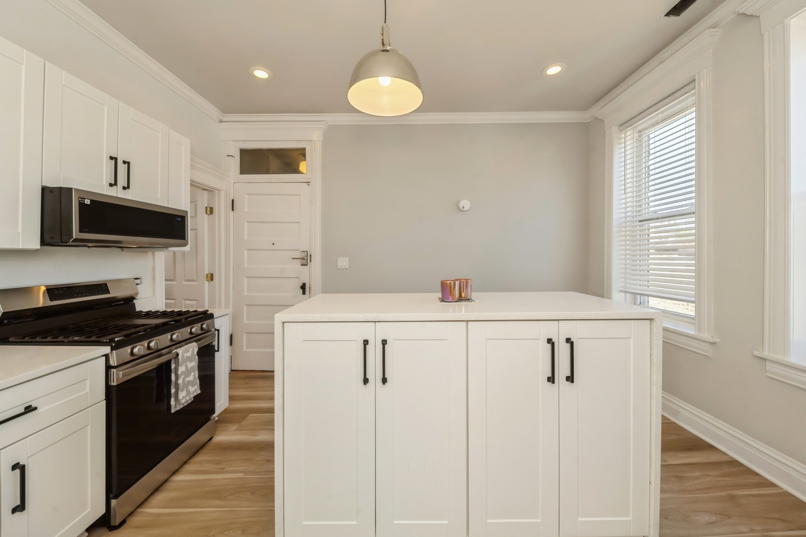 2515 W Augusta Boulevard 3S
