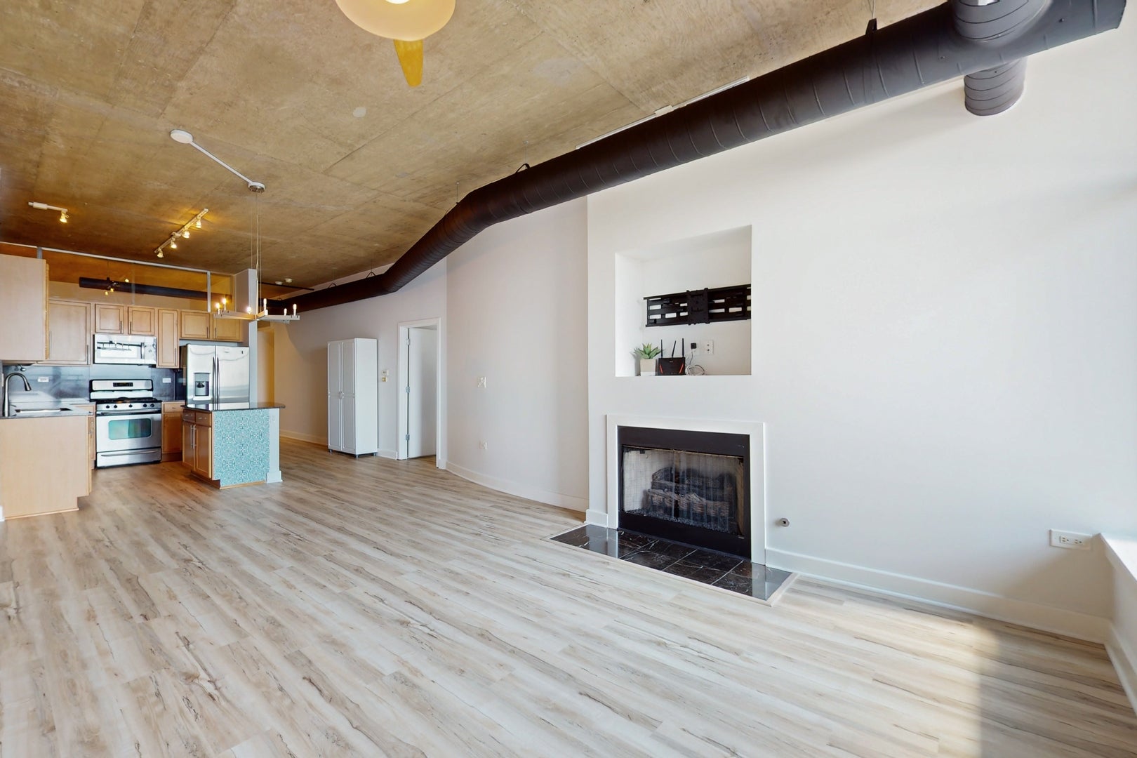 1305 S Michigan Avenue 2004