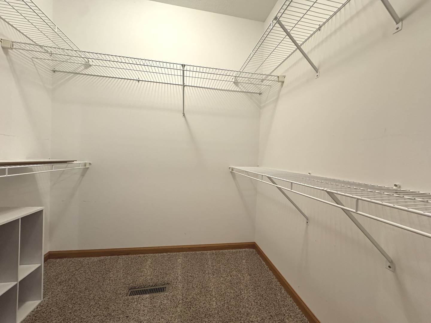 Bradley, Illinois 60915, United States, 3 Bedrooms Bedrooms, ,3 BathroomsBathrooms,Residential,Active,234923