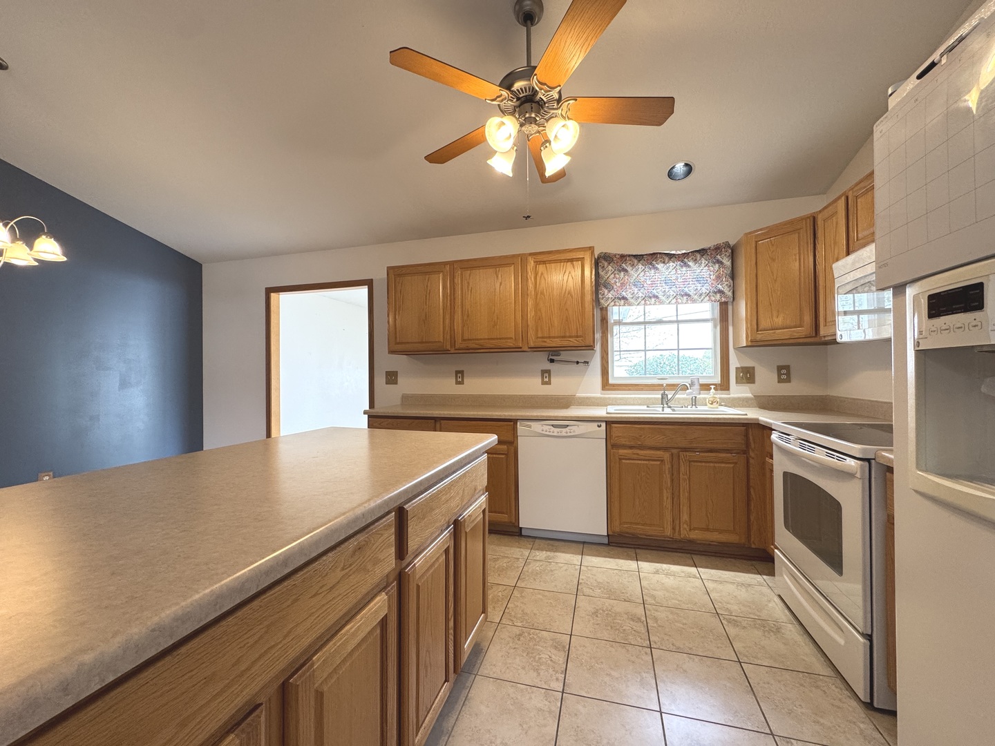 Bradley, Illinois 60915, United States, 3 Bedrooms Bedrooms, ,3 BathroomsBathrooms,Residential,Active,234923