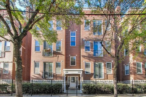 Photo of 1326 W Belmont Avenue #1E, Chicago, IL 60657 (MLS # 12478440)