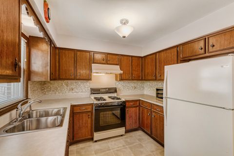 Tiny photo for 602 E Weathersfield Way, Schaumburg, IL 60193 (MLS # 12589465)