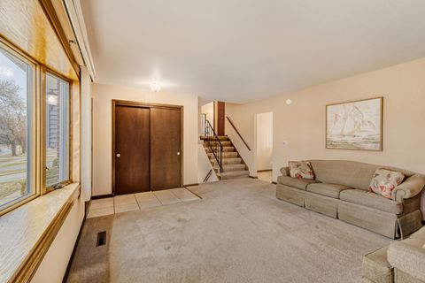 Tiny photo for 602 E Weathersfield Way, Schaumburg, IL 60193 (MLS # 12589465)