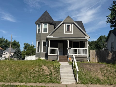 Photo of 1221 Brown Street, Davenport, IA 52804 (MLS # 12754743)