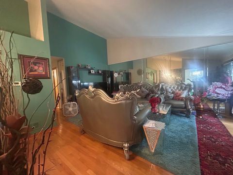 Tiny photo for 532 E Devon Avenue, Roselle, IL 60172 (MLS # 12509604)