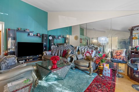 Tiny photo for 532 E Devon Avenue, Roselle, IL 60172 (MLS # 12509604)