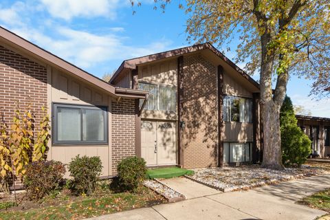 Photo of 532 E Devon Avenue, Roselle, IL 60172 (MLS # 12509604)