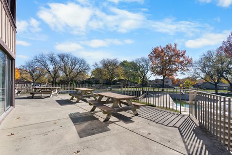 Tiny photo for 532 E Devon Avenue, Roselle, IL 60172 (MLS # 12509604)