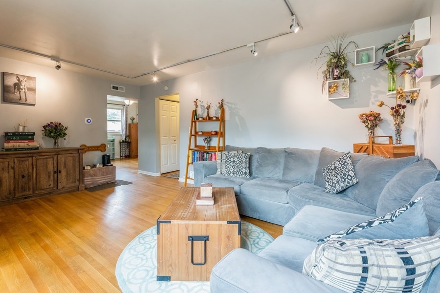 1540 W Chase Avenue 3E