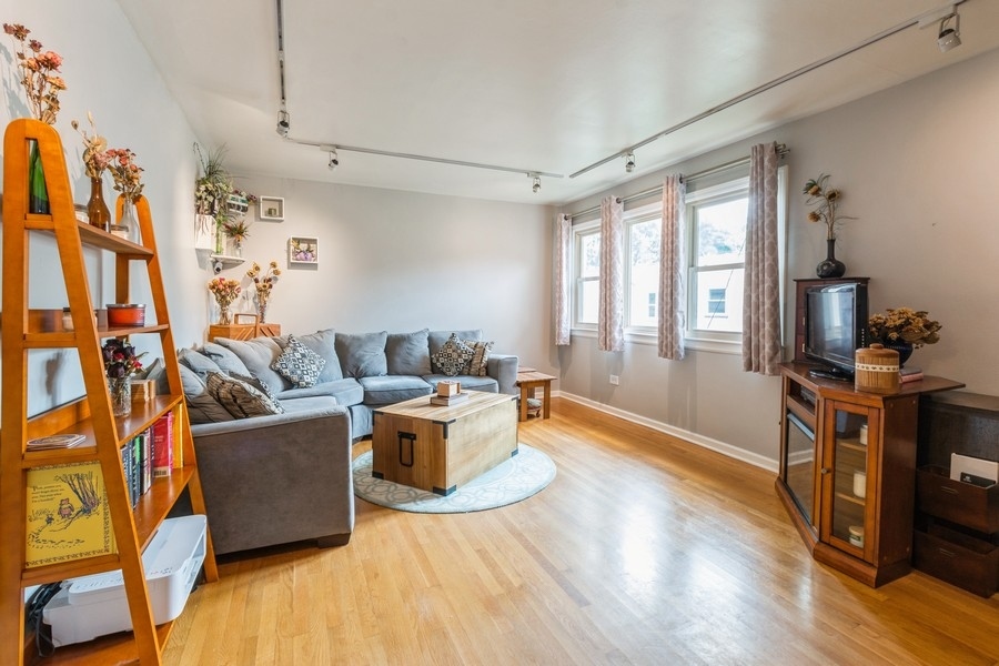 1540 W Chase Avenue 3E