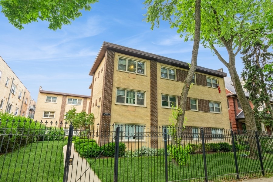 1540 W Chase Avenue 3E
