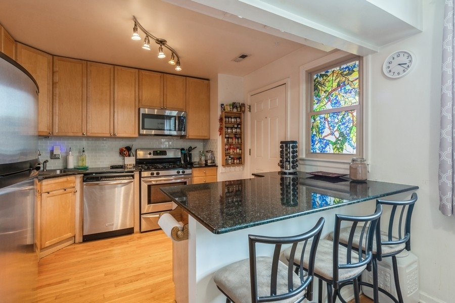 1540 W Chase Avenue 3E