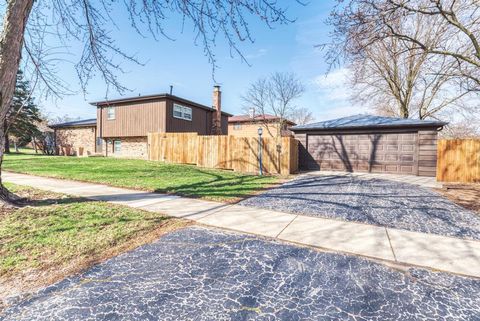 Tiny photo for 18724 Loomis Avenue, Homewood, IL 60430 (MLS # 12611816)