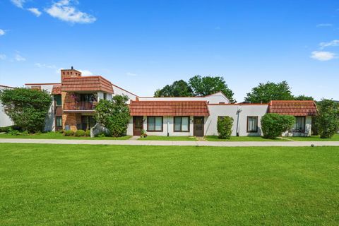 Tiny photo for 743 E Fullerton Avenue #105, Glendale Heights, IL 60139 (MLS # 12606044)