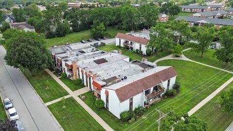 Tiny photo for 743 E Fullerton Avenue #105, Glendale Heights, IL 60139 (MLS # 12606044)