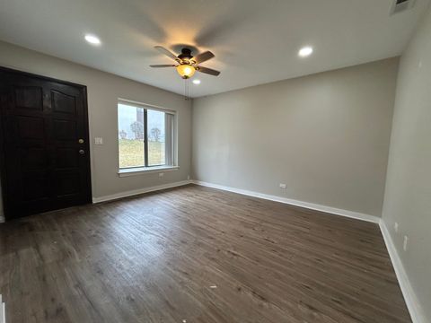 Tiny photo for 743 E Fullerton Avenue #105, Glendale Heights, IL 60139 (MLS # 12606044)