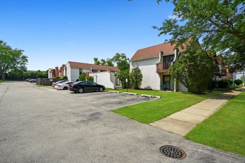 Tiny photo for 743 E Fullerton Avenue #105, Glendale Heights, IL 60139 (MLS # 12606044)