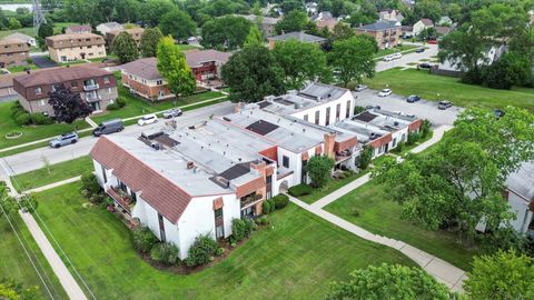 Tiny photo for 743 E Fullerton Avenue #105, Glendale Heights, IL 60139 (MLS # 12606044)