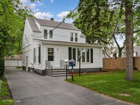 Photo of 1950 Monroe Avenue, Glenview, IL 60025 (MLS # 12655084)