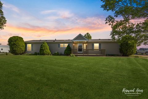 Tiny photo for 10868 E Le Claire Street, Grant Park, IL 60940 (MLS # 12482372)