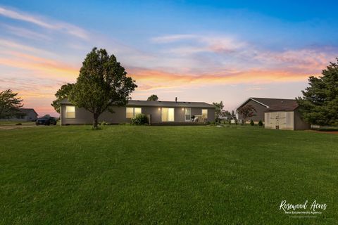 Tiny photo for 10868 E Le Claire Street, Grant Park, IL 60940 (MLS # 12482372)