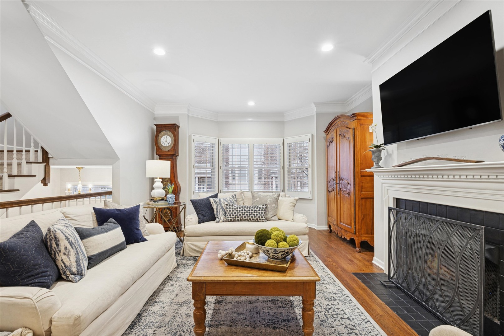 407 W Hillgrove Avenue