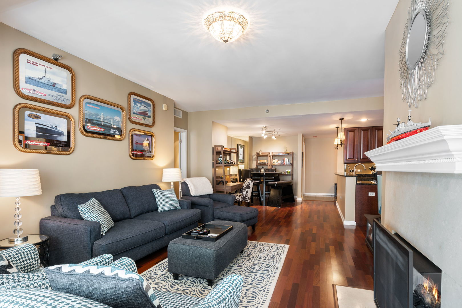 160 E Illinois Street 1002