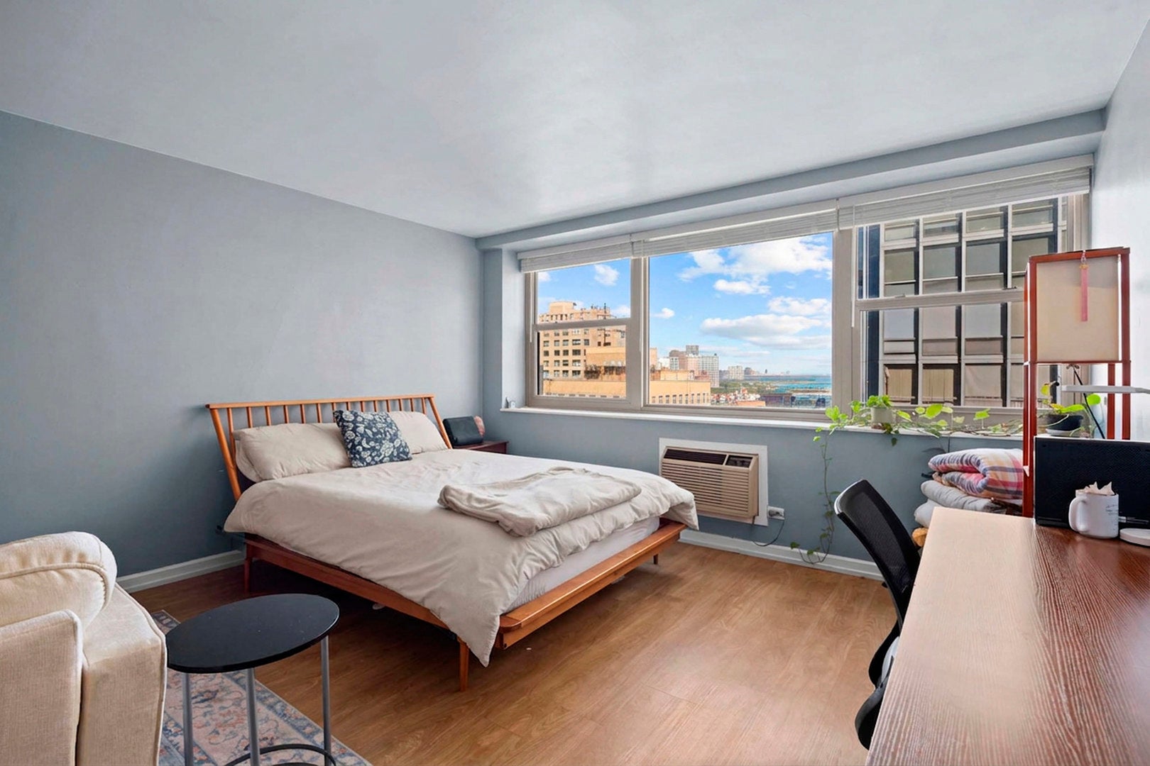 253 E Delaware Place 17D