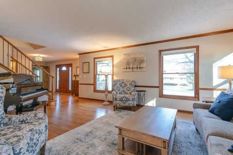 Tiny photo for 331 E Winchester Road, Libertyville, IL 60048 (MLS # 12569980)