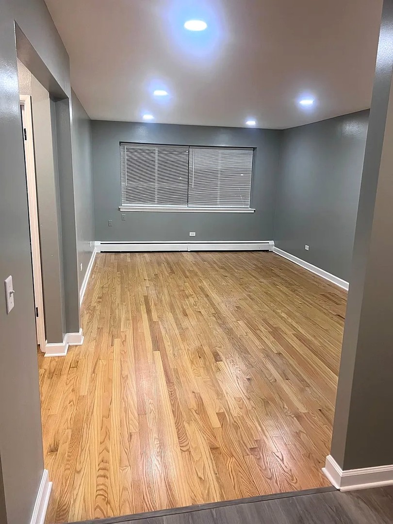 6619 N Sheridan Road 305