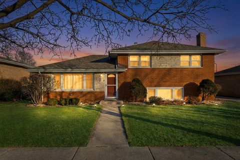 Tiny photo for 7635 S Oconto Avenue, Bridgeview, IL 60455 (MLS # 12555923)