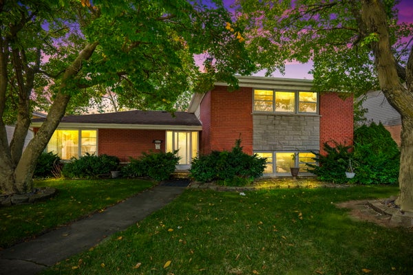 15354 DOBSON AVE, SOUTH HOLLAND, IL 60473 - Image f720d2b0082d49110ca6dcbc0e26ae95/1028981425