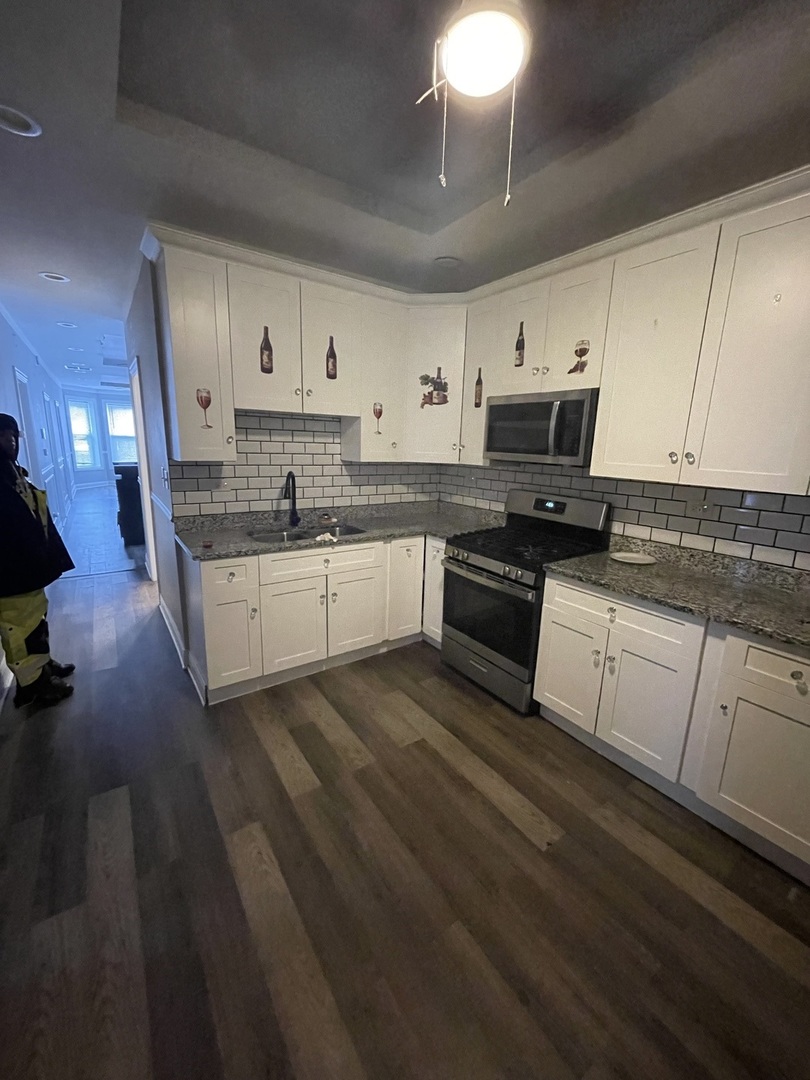 7316 S Peoria Street