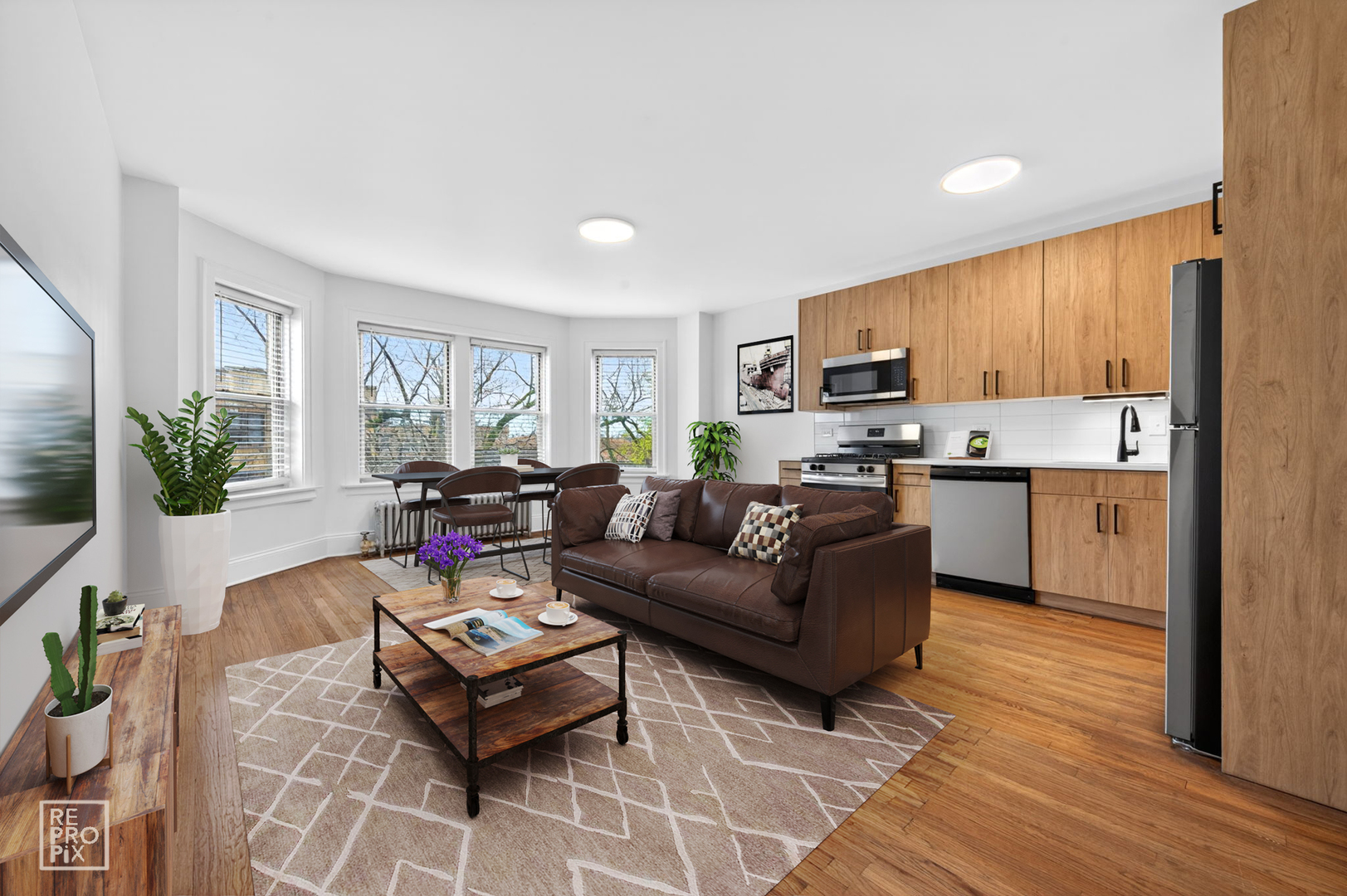 6308 N Artesian Avenue 1