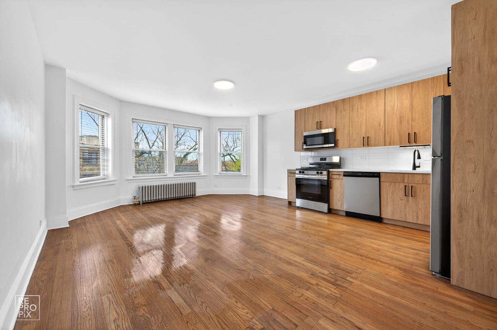 6308 N Artesian Avenue 1