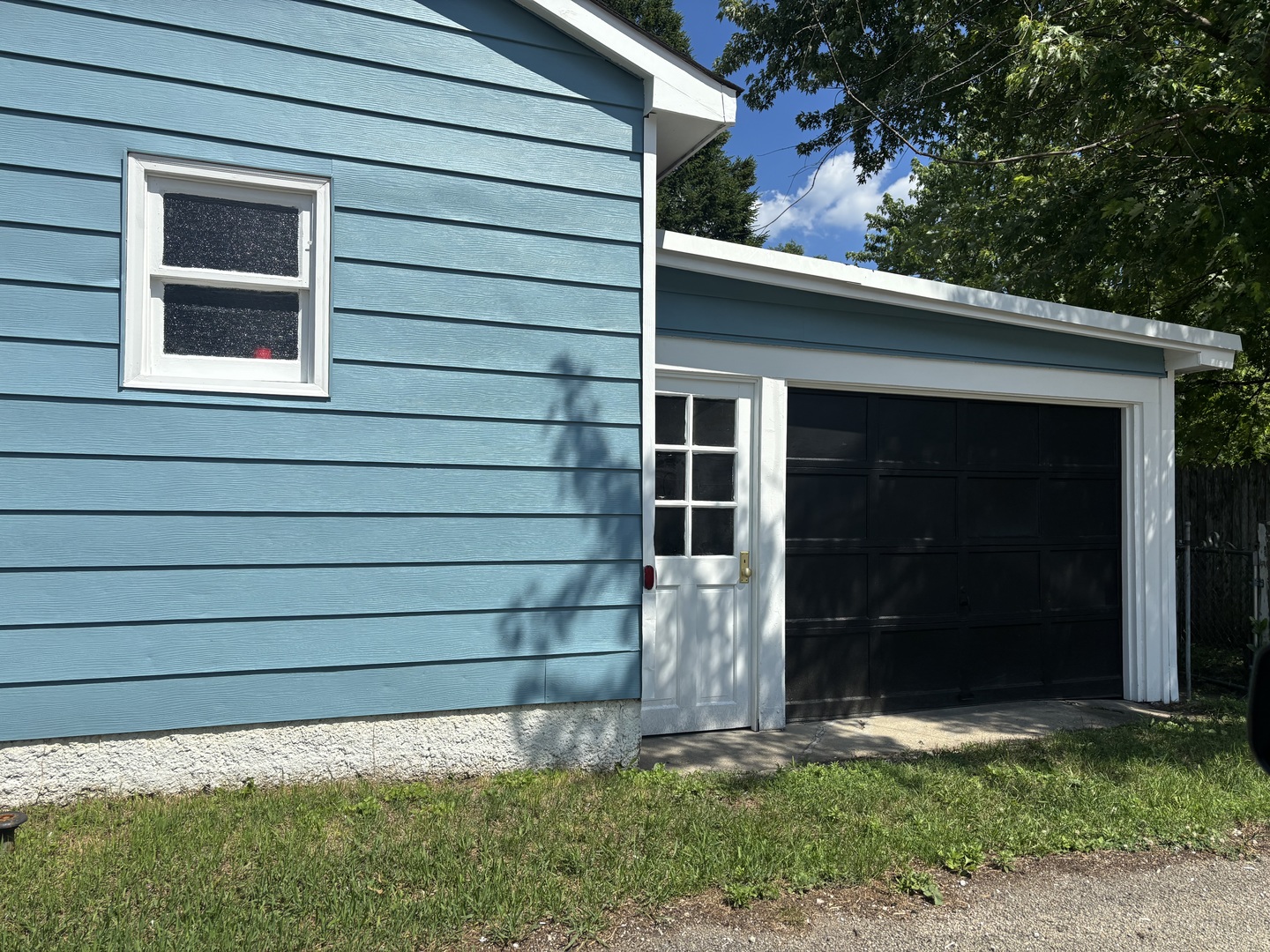 2816 Emmaus Avenue