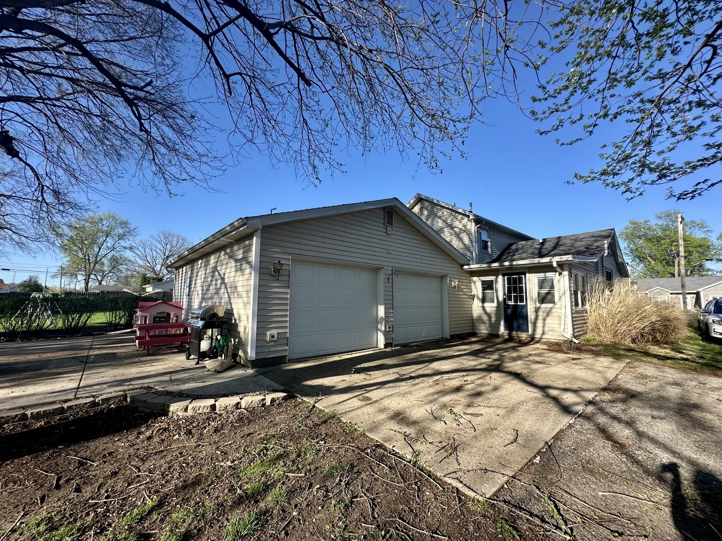 712 N 1st Street