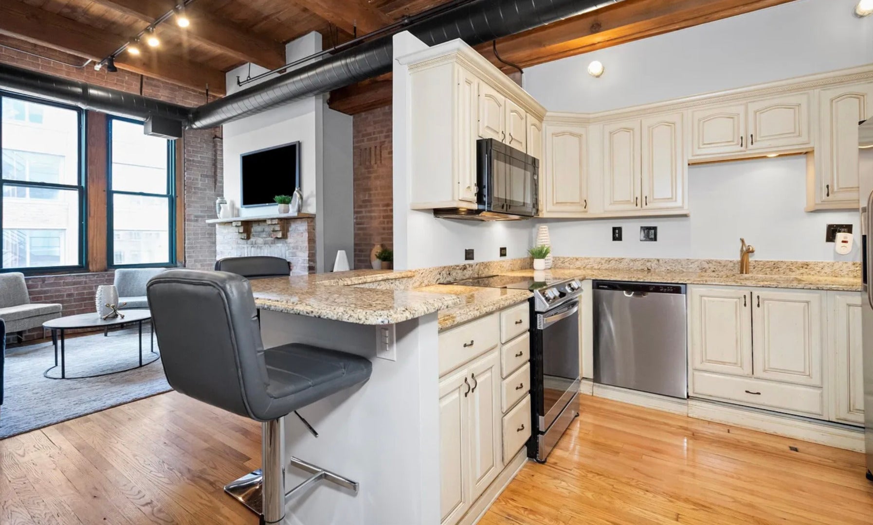 331 S Peoria Street 403
