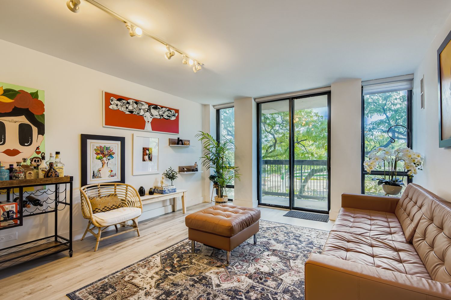 1660 N La Salle Drive 307