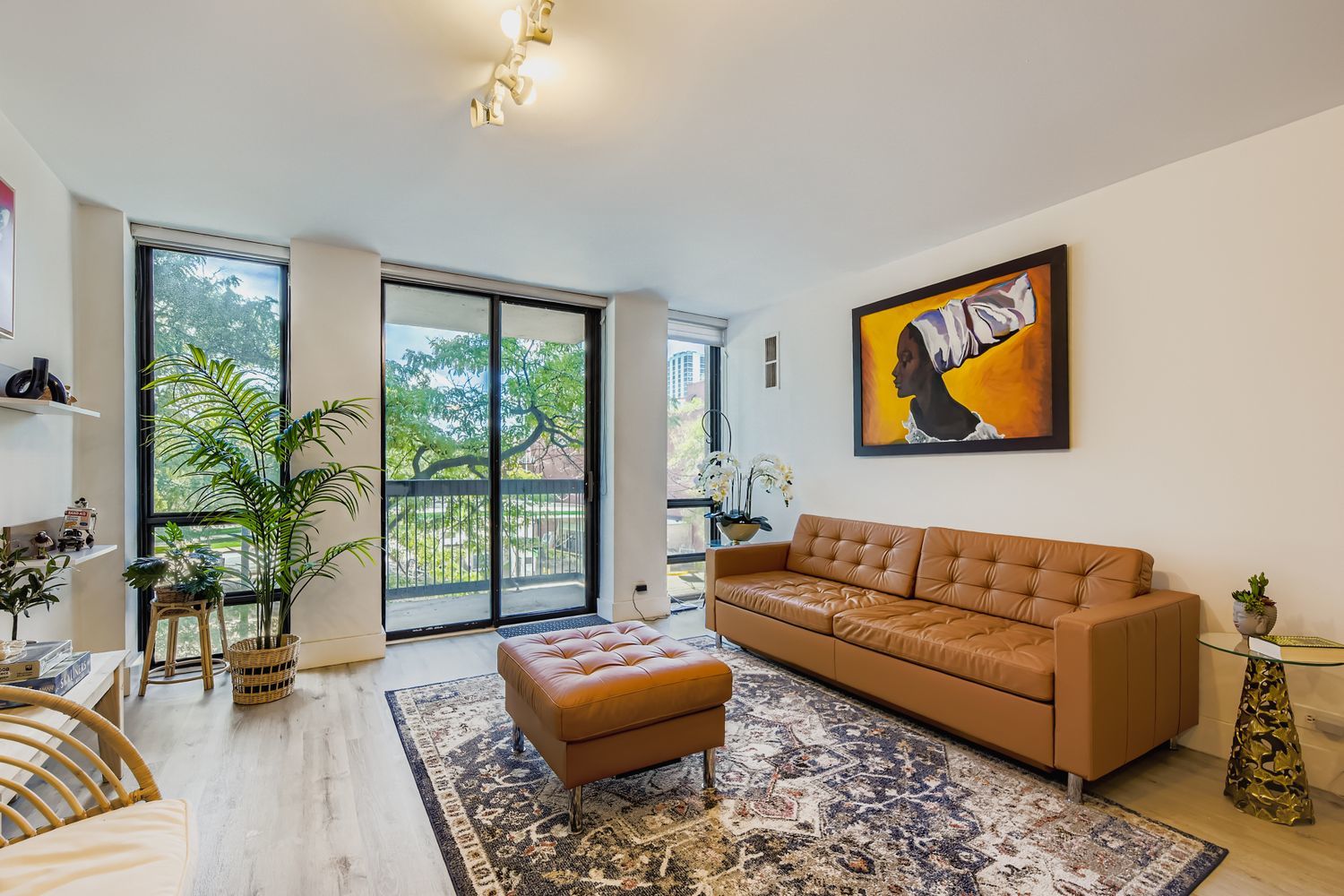 1660 N La Salle Drive 307